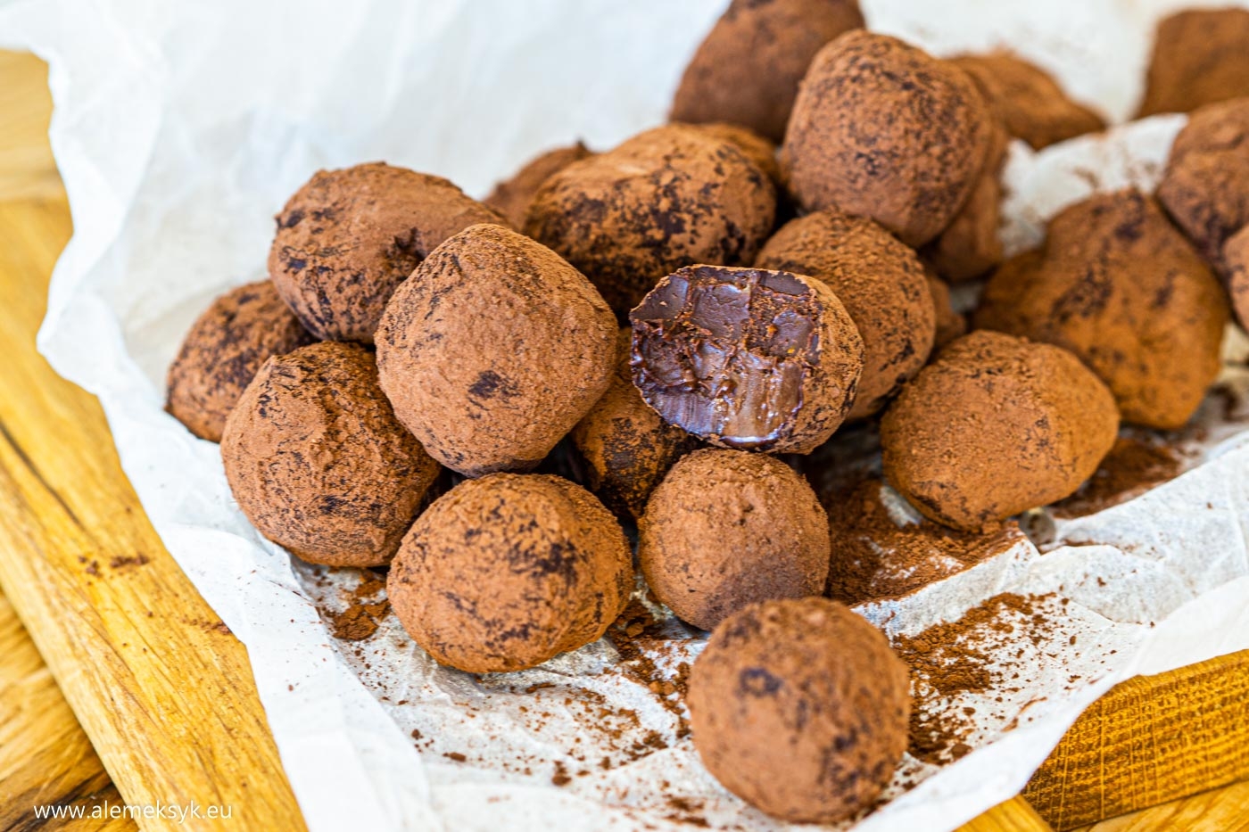 Boskie trufle czekoladowe z dodatkiem tequili i pomarańczy – przepis na słodką rozpustę