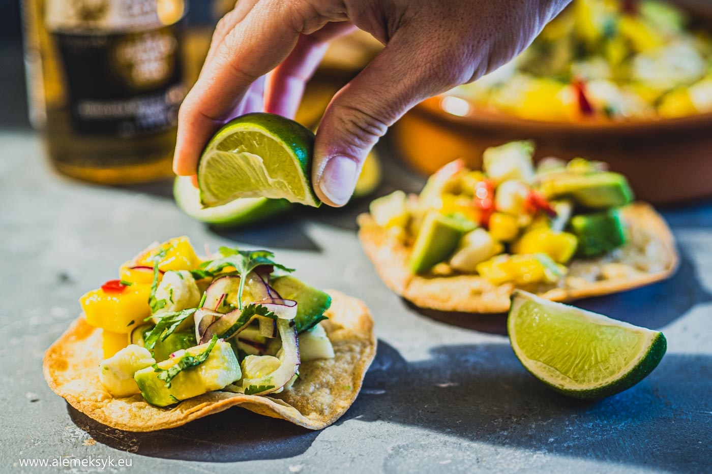 Ceviche z halibuta i mango na chrupiących tostadas