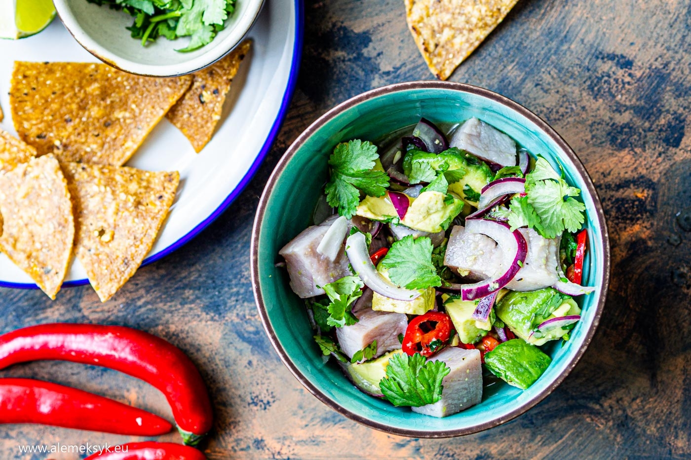 Ceviche z tuńczyka z awokado i kolendrą