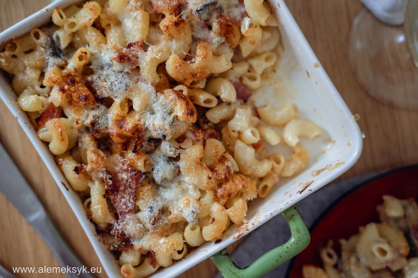 Zapiekanka makaronowa z salami w sosie z gorgonzoli i śmietany – przepis prosty i szybki