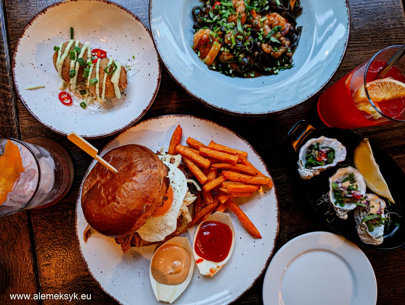 NOLA Kitchen & Bar – Kulinarna podróż do Nowego Orleanu w Warszawie