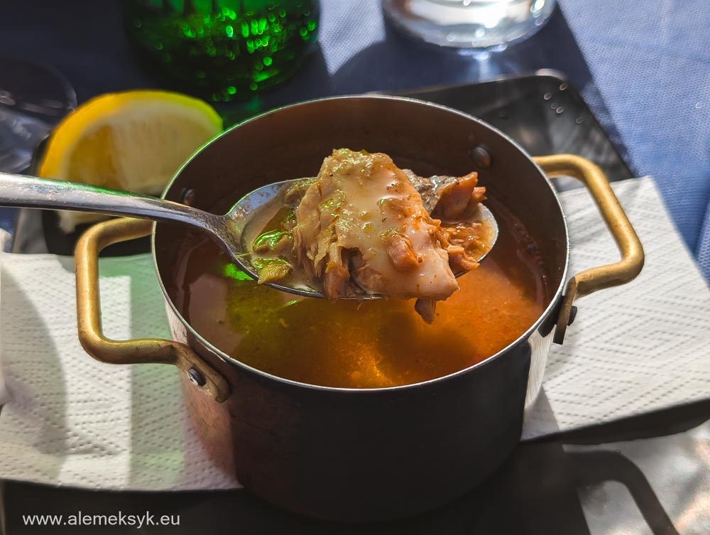 Zupa rybna w restauracji Liska w Marsaxlokk