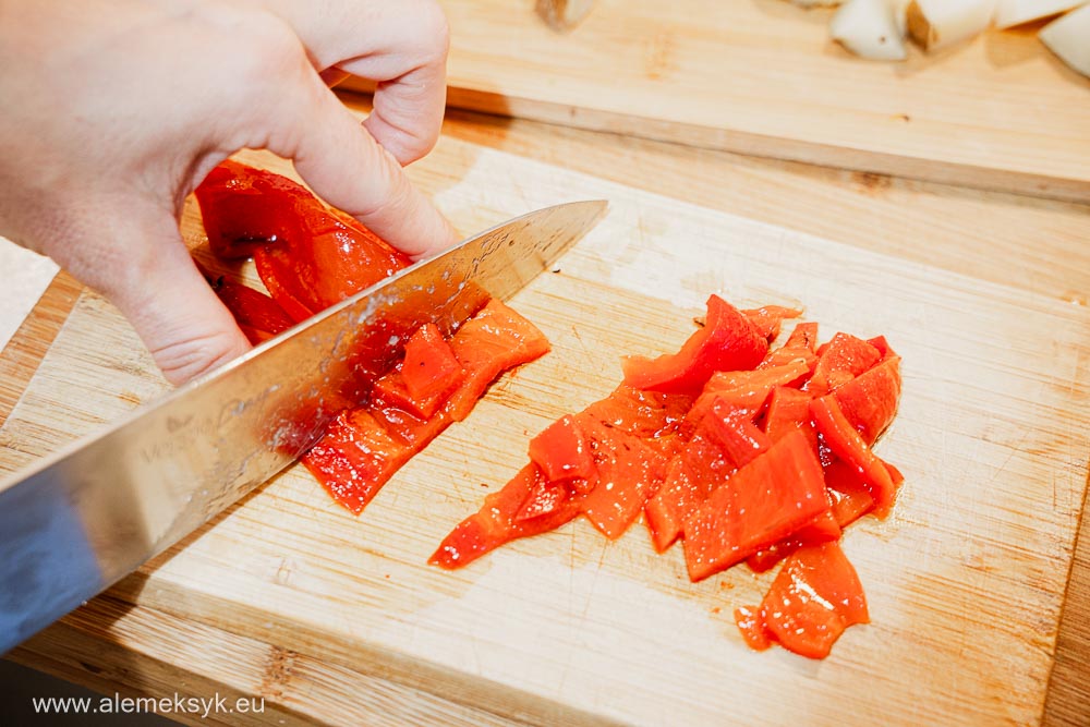 sałatka z ośmiornicą i ziemniakami z natką pietruszki i cytryną