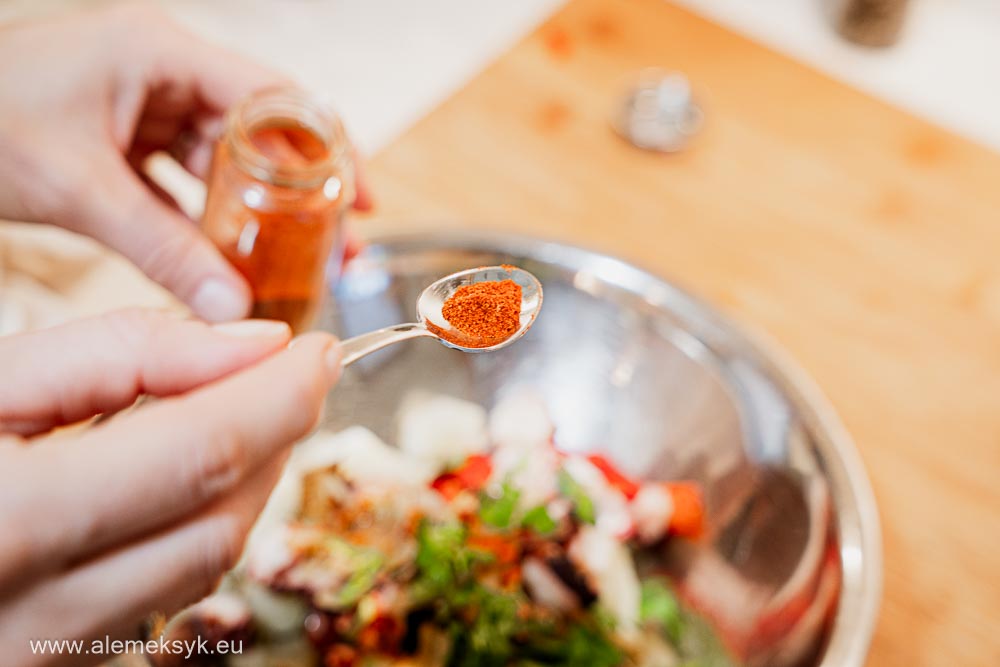 sałatka z ośmiornicą i ziemniakami z natką pietruszki i cytryną